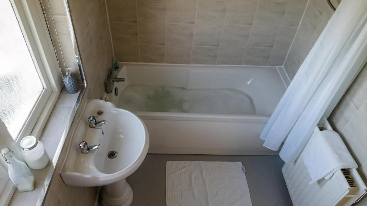The Snug, Ideal For Sporting Events And City Breaks, Hidden Nook In The Heart Of Newcastle, With Parking, Wifi, Smart Tv, Close To All Local Travel Links Ηνωμένο Βασίλειο